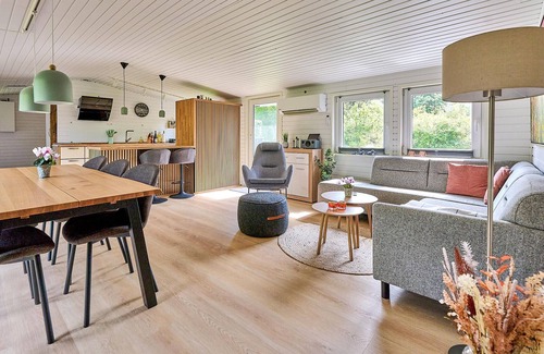 Farvang House | Comfortable Cottage by River Gundenå with Spa & Kitchen
