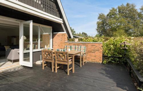 Sundstrup House | Cozy Home in Hjslev with Family-Friendly Kitchen