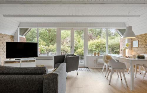 Sundstrup House | Cozy Home in Hjslev with Family-Friendly Kitchen