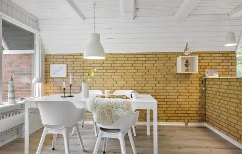 Sundstrup House | Cozy Home in Hjslev with Family-Friendly Kitchen