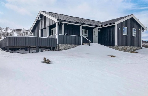 Nore og Uvdal House | Family-Friendly 3 Bedroom Retreat with Lake View in Uvdal