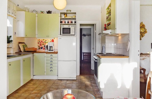 Svarte House | Cozy 3-Bedroom Retreat with Oceanfront Views in Ystad
