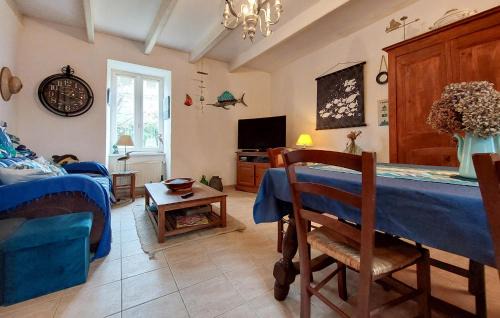 Groix House | Inviting Home in Groix with WiFi for Families and Pets