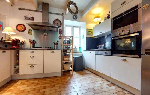 Groix House | Inviting Home in Groix with WiFi for Families and Pets