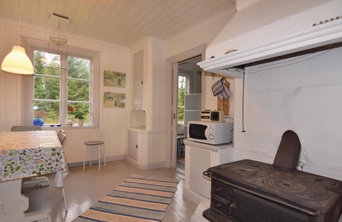 Arjang House | Serene Vacation Home with Lake View and Spa Amenities
