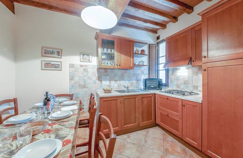 Orentano House | Spacious 3 Bedroom Retreat with Pool in Orentano PI