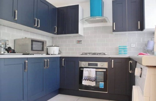 Plumstead House | Family-Friendly 3 Bedroom Terrace with Easy Transport Access