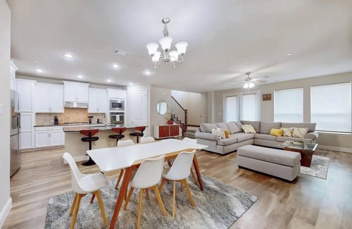 The Colony House | 3-bedroom townhome in The Colony with yard