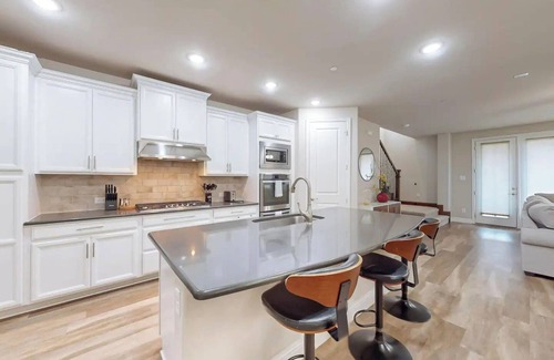 The Colony House | 3-bedroom townhome in The Colony with yard