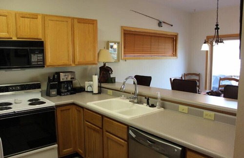 Avon House | Idyllic 3 Bedroom Townhome by Eagle River, Near Beaver Creek