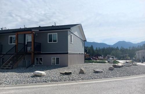 East Kootenay Apartment | 3 Bedroom Townhouse with Mountain Views, Large Deck, Garage
