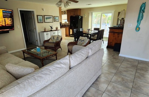 Toilla Segunda House | Ideal Beach Bungalow: Oceanfront Family Escape Awaits
