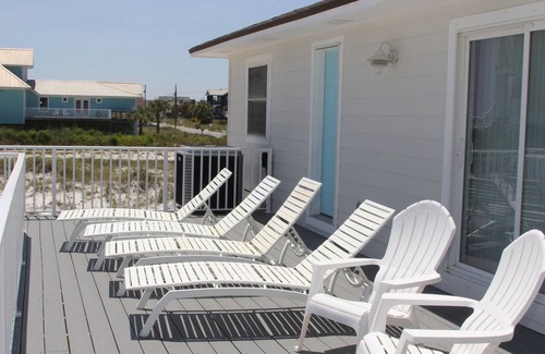 Toilla Segunda House | Ideal Beach Bungalow: Oceanfront Family Escape Awaits