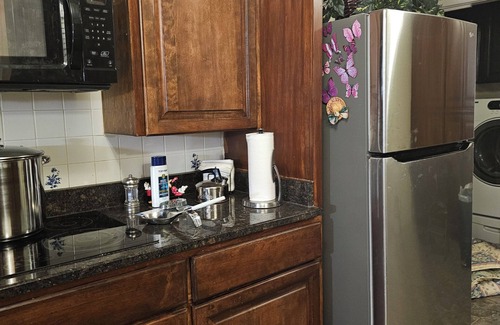 Denison House | 3-bedroom vacation home just 12 minutes from Lake Texoma and Choctaw Casino.