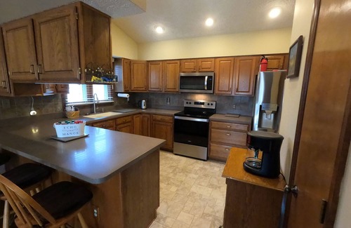 Bloomington House | Discover a Cozy Retreat Near Indiana University with Lake Views
