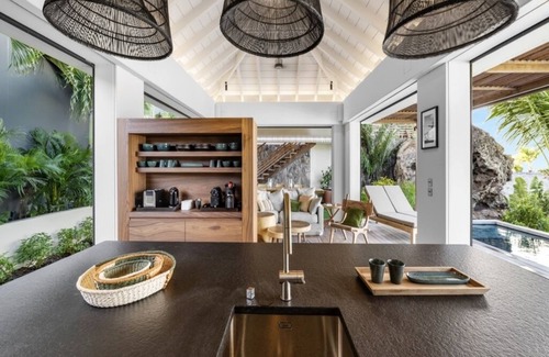 Vitet Villa | Inviting 3-Bedroom Villa with Private Pool and Sea Views