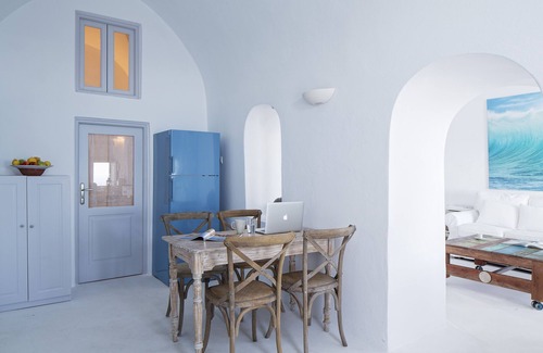 Imerovigli Villa | Stunning 3 Bedroom Villa with Ocean Views & Plunge Pool