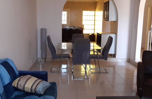 Kololi House | Cozy 3 Bedroom Villa Steps from the Beach