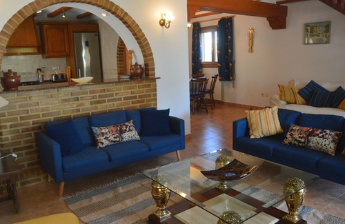 Tarraula Villa | Family-Friendly 3 Bedroom Villa with Pool & Air Conditioning