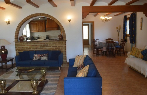 Tarraula Villa | Family-Friendly 3 Bedroom Villa with Pool & Air Conditioning