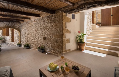 Drapanias Villa | 3-bedroom Villa with Private Pool & Jacuzzi by Delfus