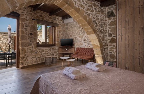 Drapanias Villa | 3-bedroom Villa with Private Pool & Jacuzzi by Delfus