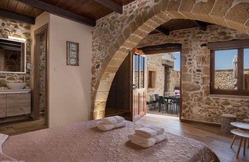 Drapanias Villa | 3-bedroom Villa with Private Pool & Jacuzzi by Delfus