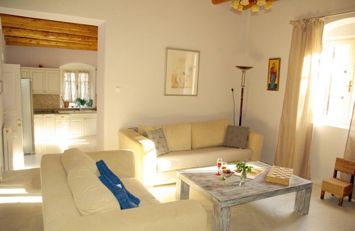 Vori Villa | Ideal 3-Bedroom Villa with Pool and Private Garden Oasis