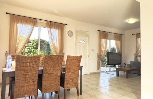 Chlorakas Villa | 3 bedroom villa with pool 5 minutes to the center of Paphos
