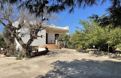 Ugento Villa | Inviting 3 Bedroom Villa with Pool in Olive Grove Retreat