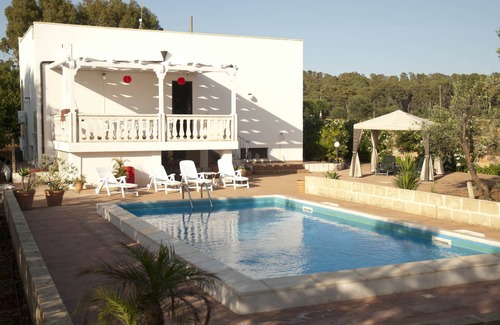 Ugento Villa | Inviting 3 Bedroom Villa with Pool in Olive Grove Retreat