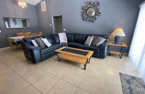 Clear Creek House | Stylish 3 Bedroom Villa with Poolside Cinema Near Theme Parks