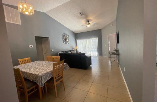 Clear Creek House | Stylish 3 Bedroom Villa with Poolside Cinema Near Theme Parks