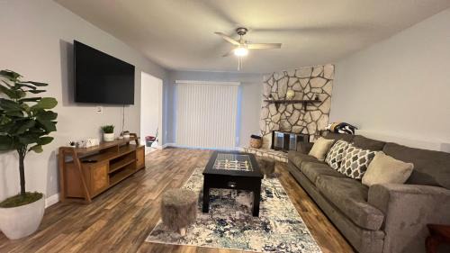 Torrey Pines Ranch House | Family Getaway with Pool, Billiards & Ocean Views