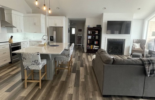 Brackley Beach House | Waterfront 3-Bedroom Retreat in MacMillan Point, PEI