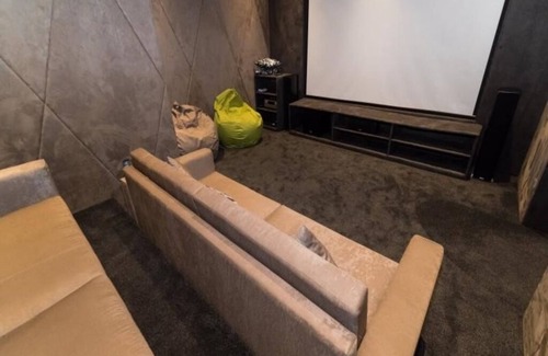 Bneid Al Qar Apartment | Spacious 3 Bedroom Retreat with Large Balcony & Breakfast