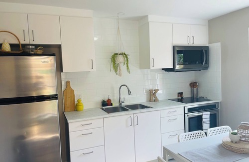 Niagara Falls Apartment | Hidden Gem: 2 Bedroom Retreat Steps from the Falls