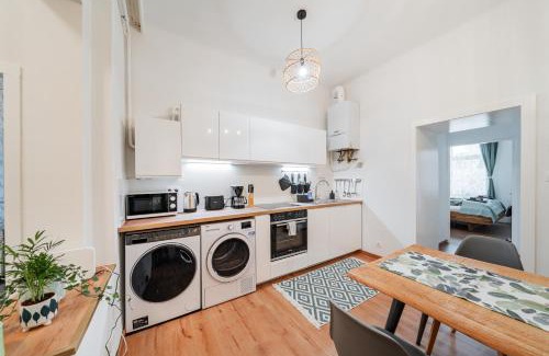 Stuwerviertel Apartment | Cozy 3-Bedroom Retreat Near City Center with Breakfast
