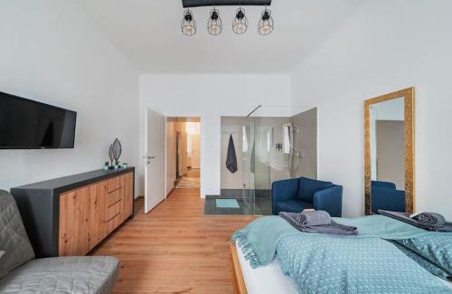 Stuwerviertel Apartment | Cozy 3-Bedroom Retreat Near City Center with Breakfast
