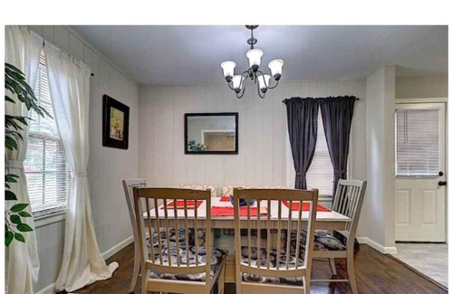 Atlanta Apartment | Pet-Friendly Getaway with 3 Bedrooms and Essential Amenities