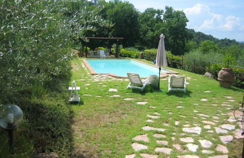 Torgiano Apartment | Family-Friendly 3-Bedroom Apartment with Pool in Torgiano