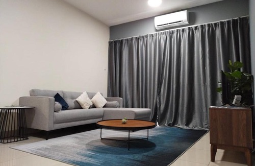 Kampung Sungai Raya Apartment | Spacious 3-Bedroom House in Cheras with Pool & Balcony