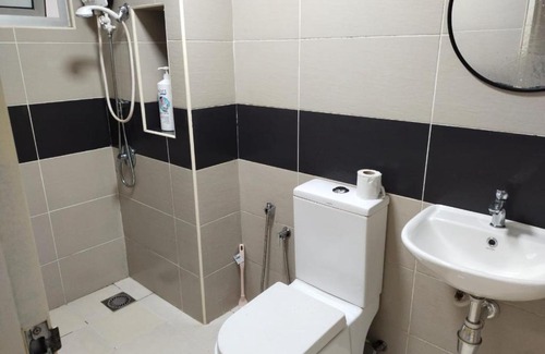 Kampung Sungai Raya Apartment | Spacious 3-Bedroom House in Cheras with Pool & Balcony