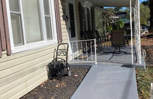 Winston - Salem House | Ideal 3-Bedroom Retreat Near Hospital & Downtown