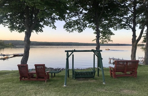 Rideau Lakes Cabin | Relaxing 3-Bedroom Cabin in Westport, Family & Pet Friendly