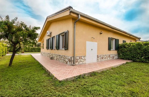 Piana Calzata House | Beachside 3-Bedroom Retreat with Pool, Jacuzzi & Garden