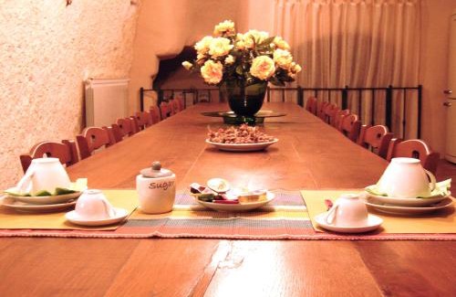 Vignanello House | Cozy 3-Bedroom Retreat with Terrace & Wifi in Vignanello