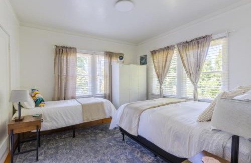 Poets Corner Apartment | 3 Berkeley - 1 Bedroom Apartment, with Laundry