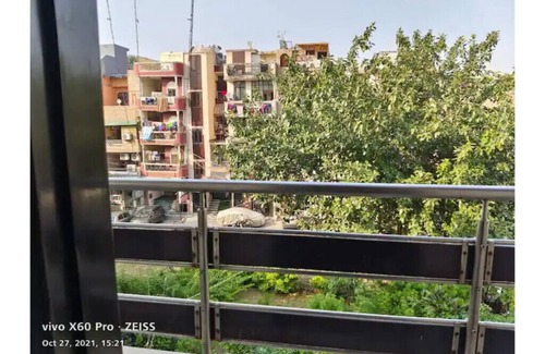 Lajpat Nagar Apartment | Cozy 3 BHK Apartment in Lajpat Nagar - Family & Pet Friendly
