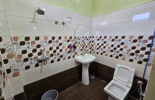 Alambagh Apartment | Family-Friendly 3 BHK Stay in Krishna Nagar, Lucknow